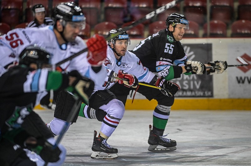 Na dušičky proti baranom v špeciálnom čase i dresoch