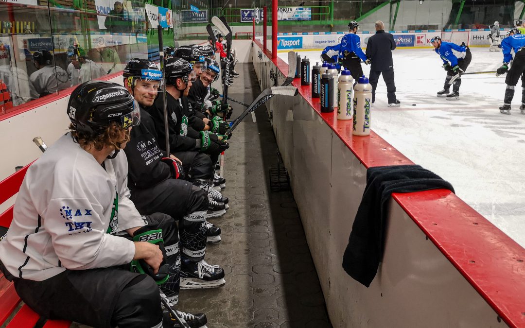 Začiatok prípravy na ľade